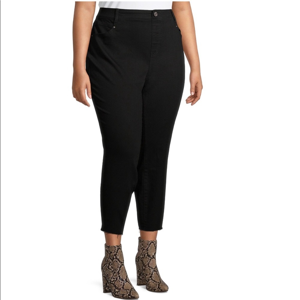 Women's Plus Size Pull On Denim Capris